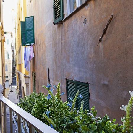 Wood And Stone Apartment In The Historical Center Genoa Bagian luar foto