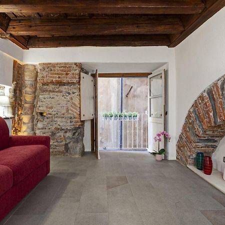 Wood And Stone Apartment In The Historical Center Genoa Bagian luar foto