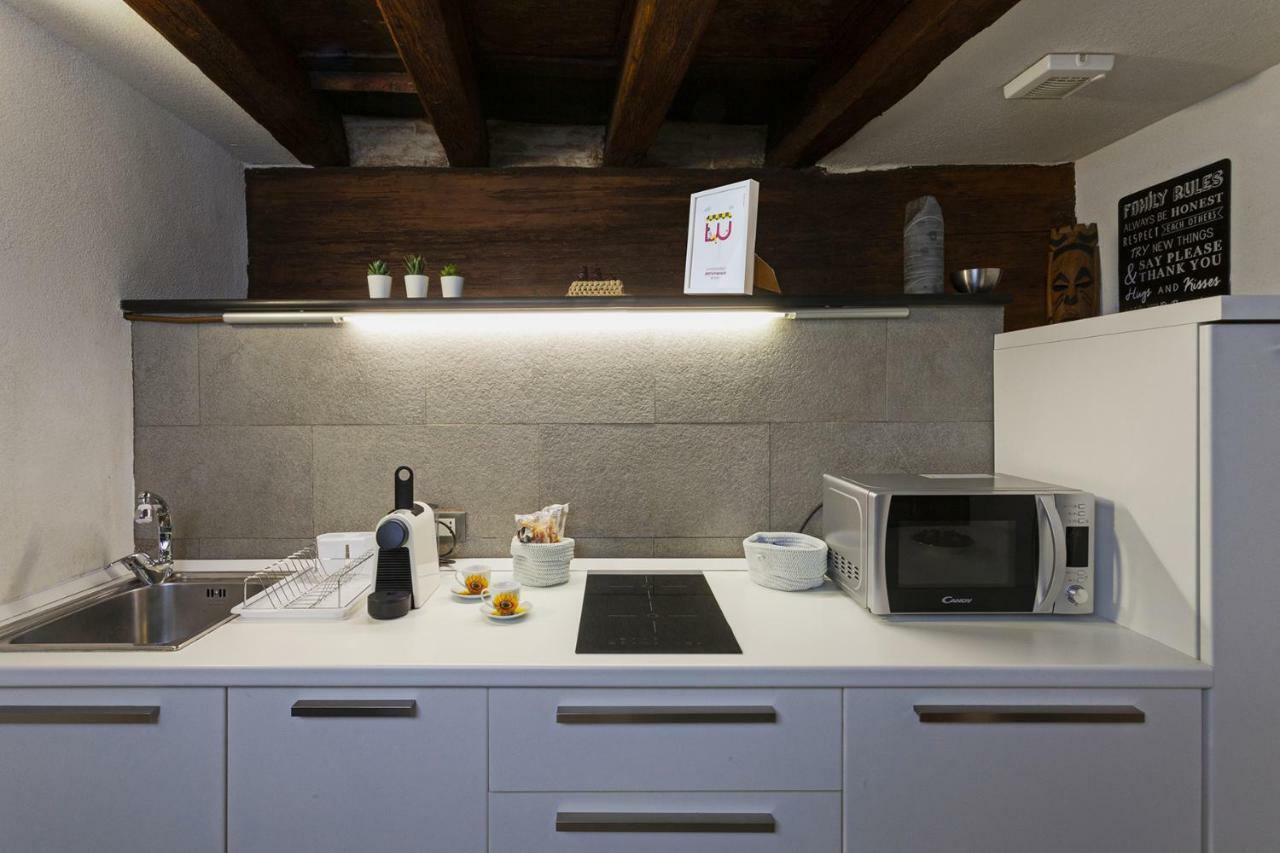 Wood And Stone Apartment In The Historical Center Genoa Bagian luar foto