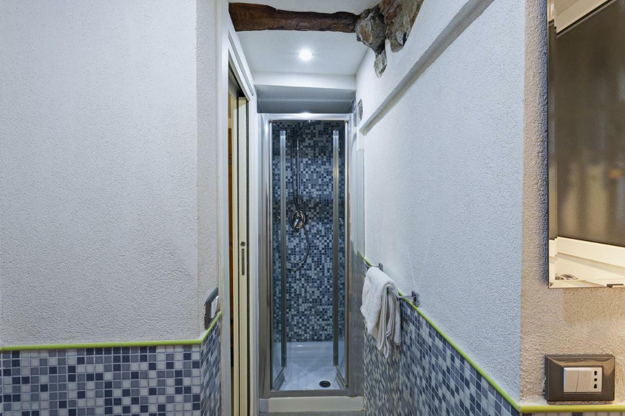 Wood And Stone Apartment In The Historical Center Genoa Bagian luar foto