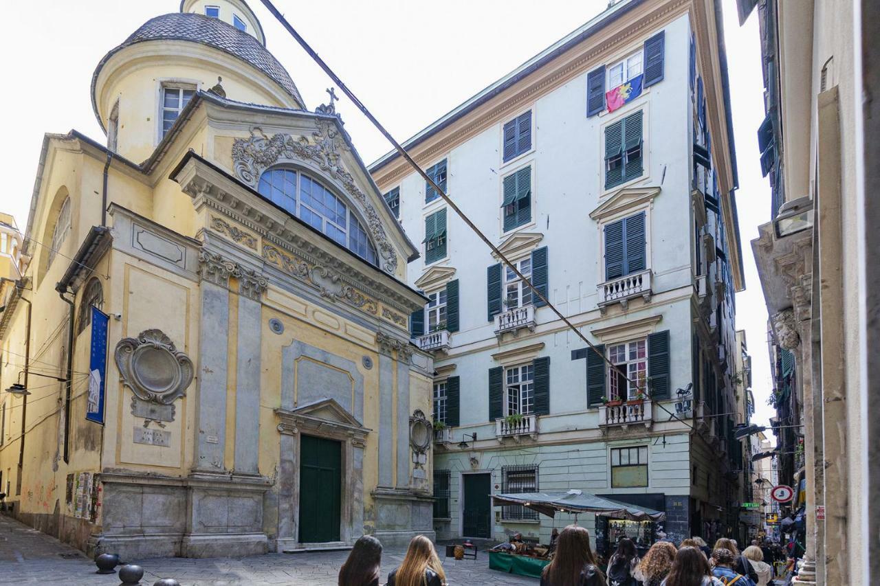 Wood And Stone Apartment In The Historical Center Genoa Bagian luar foto
