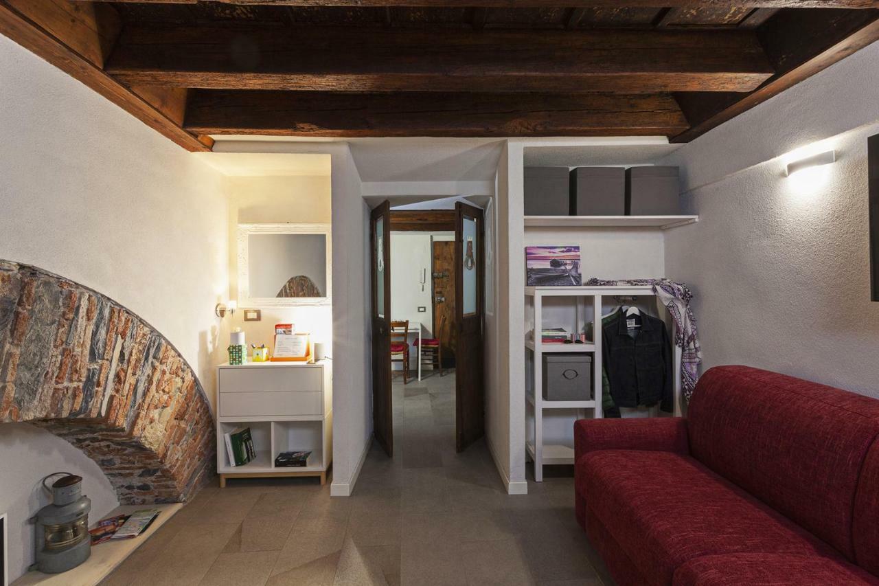 Wood And Stone Apartment In The Historical Center Genoa Bagian luar foto