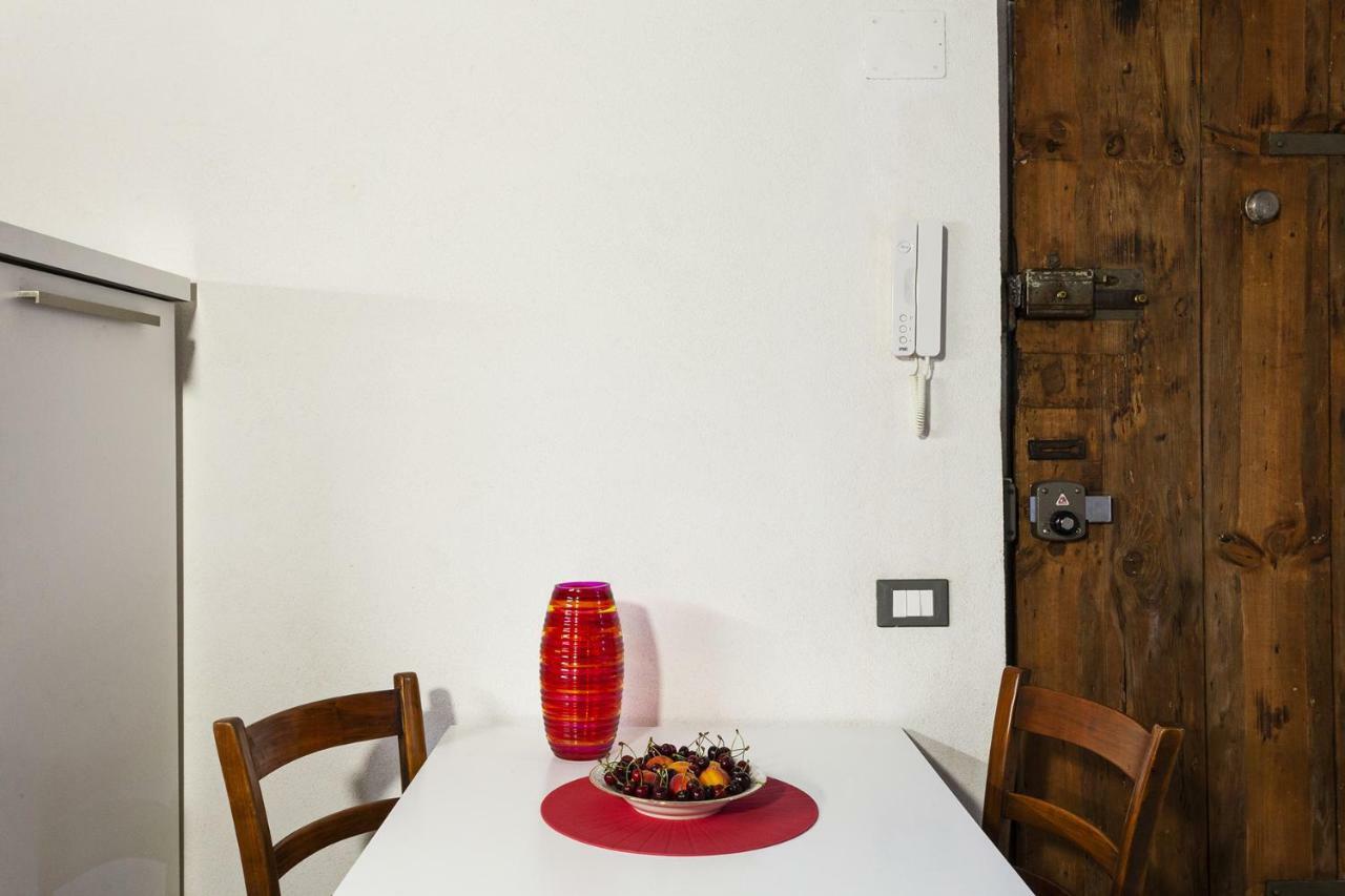 Wood And Stone Apartment In The Historical Center Genoa Bagian luar foto